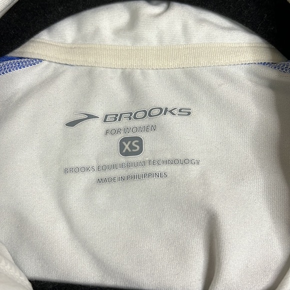 Brooks Running Quarter Zip NWOT - Picture 3 of 3